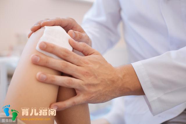 妈妈和奶奶都很爱我，但我真的很疼”