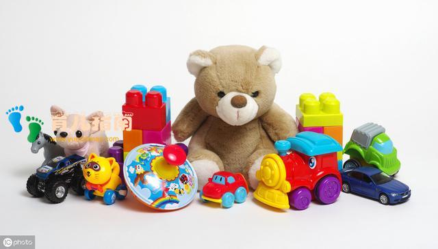 给0-12个月孩子挑选合适玩具的建议