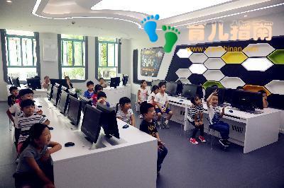 开启幼教AI新模式：小胖机器人助力宋庆龄幼儿园全面技术升级