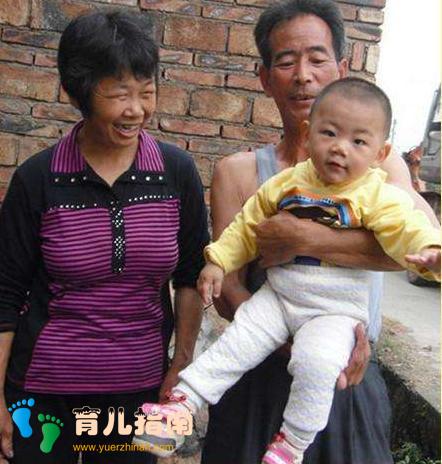 孩子长相不随爸妈,随了爷爷奶奶是啥感受?网友表示:要笑哭了
