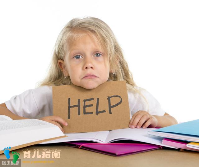 5岁熊孩子在电梯蹦蹦跳跳，妈妈：孩子小不懂事，被00后反呛