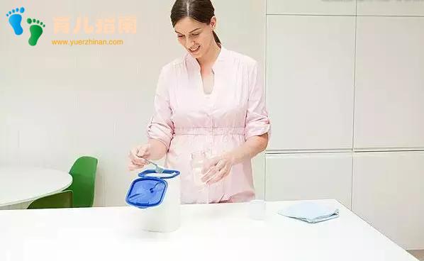 宝爸宝妈注意了：给小宝宝冲奶粉的四种误区，大多数人都会犯！