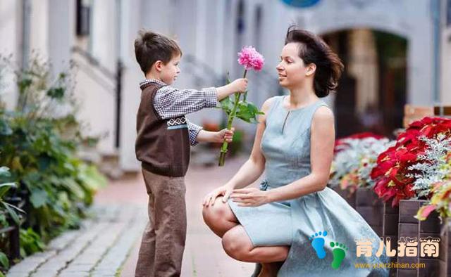 妈妈经常做这三件事，宝宝从小受益，长大更容易出人头地”