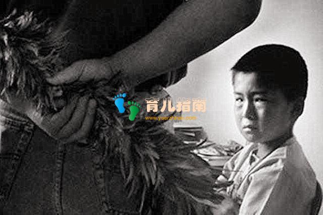 有的父母说着爱你，为你好”，同时却一脸狰狞，这种爱堪比毒药