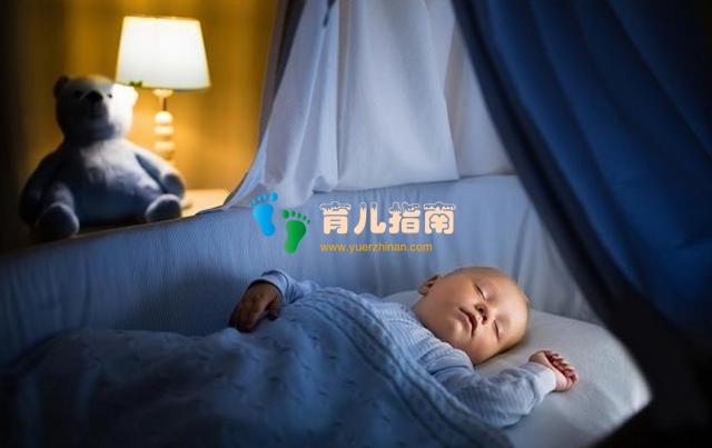 小孩总是怕黑，要开灯才能睡觉？专家：开灯睡导致孩子生长发育慢