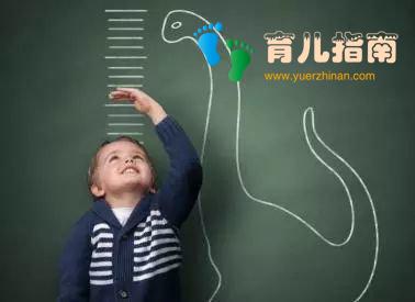 小孩总是怕黑，要开灯才能睡觉？专家：开灯睡导致孩子生长发育慢