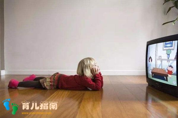 科学研究:电视带大”的孩子易孤僻,而且影响大脑和身高发育