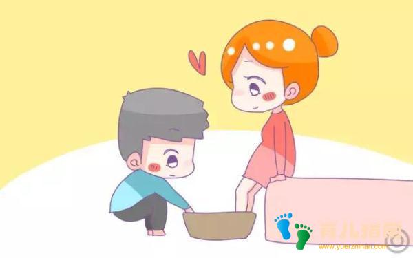 生完孩子住院期间，晚上谁来陪床最好？这个人最合适，宝妈别嫌弃