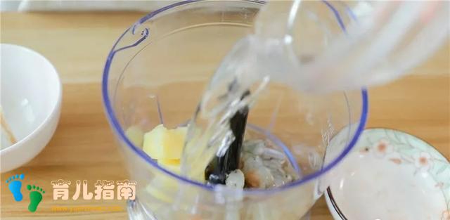 辅食：宝宝8个月还只吃米糊？不如试试这个，手不沾面拌一拌就好