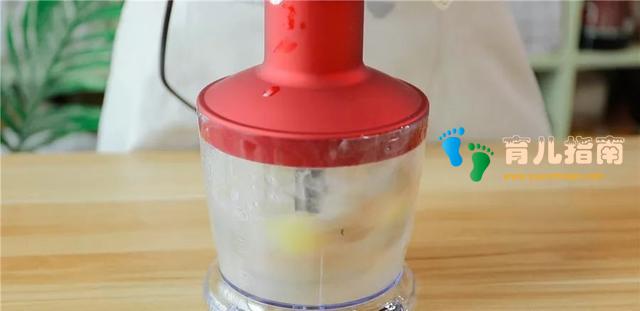 辅食：宝宝8个月还只吃米糊？不如试试这个，手不沾面拌一拌就好