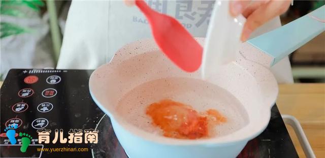 辅食：宝宝8个月还只吃米糊？不如试试这个，手不沾面拌一拌就好