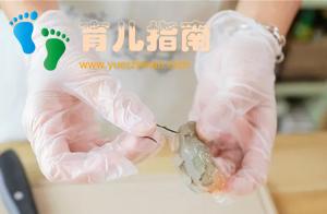 辅食：宝宝8个月还只吃米糊？不如试试这个，手不沾面拌一拌就好