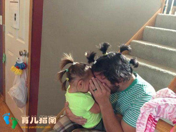 把孩子交给孩子爸带之后，整个画风都变了，网友：妈妈看后都笑了