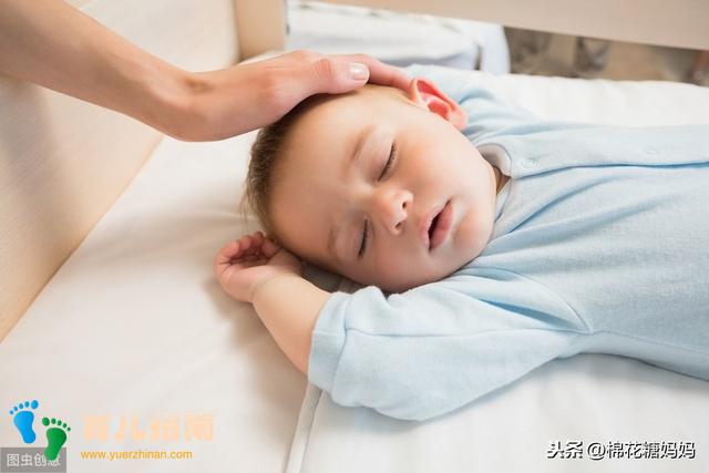 坐月子,宝宝和妈妈睡还是和月嫂睡?李玫瑾教授的经验,值得学习