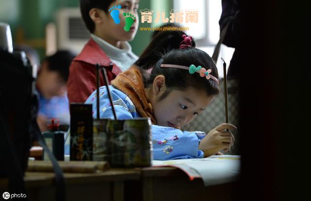 担心孩子被别人不良行为影响？那是因为家长不懂帮孩子照镜子”