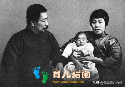 4岁宝宝先天残疾妈妈离去,爸爸坚持工作养他,网友:父爱如山