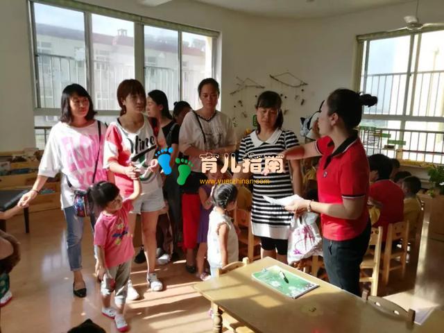 灾难片”来了!幼儿园开学第一天是这样的,上演各式哭闹,看看老师怎么做