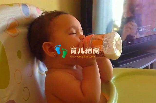 孩子1岁后母乳就没营养了？听完医生的话，发现很多人都理解错了