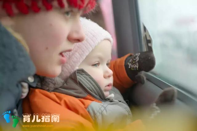 公共场合宝宝一直哭闹怎么办?10秒钟让宝宝从哭到笑