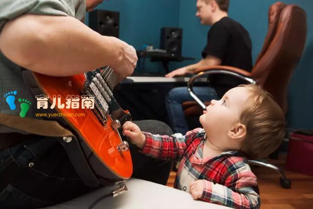 公共场合宝宝一直哭闹怎么办?10秒钟让宝宝从哭到笑