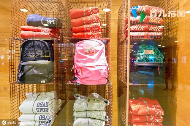 背书包会让孩子脊柱弯曲?关于背书包家长要知道这几点