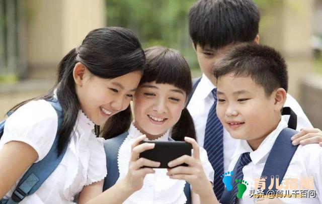 4岁孩子手机不离手,奶奶想了个妙招全家称赞:姜还是老的辣