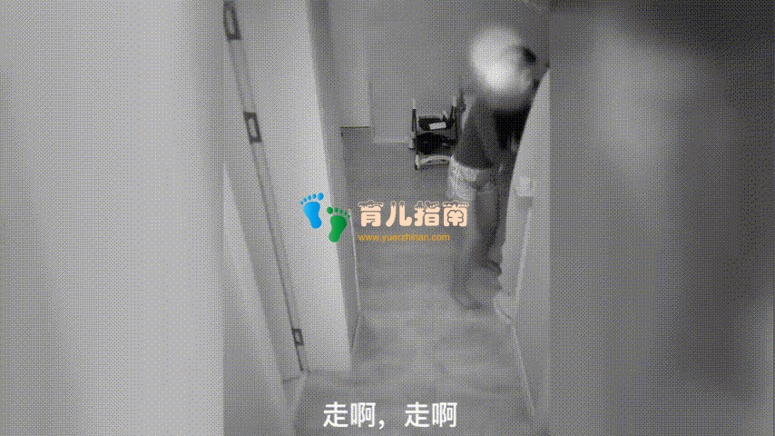 宝宝晚上不睡觉，监控拍下妈妈哄娃睡觉的方式，好可爱