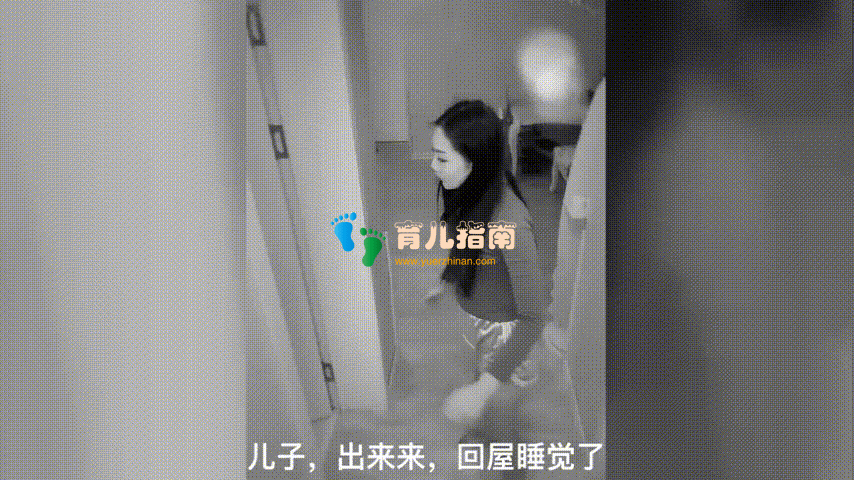 宝宝晚上不睡觉，监控拍下妈妈哄娃睡觉的方式，好可爱