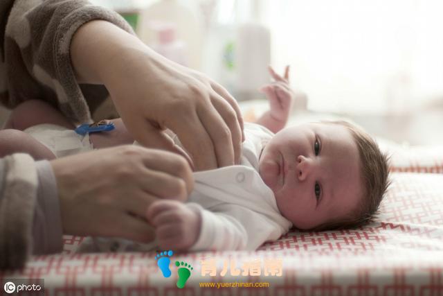 宝宝衣服该怎么选择，怎么给新生儿穿衣服