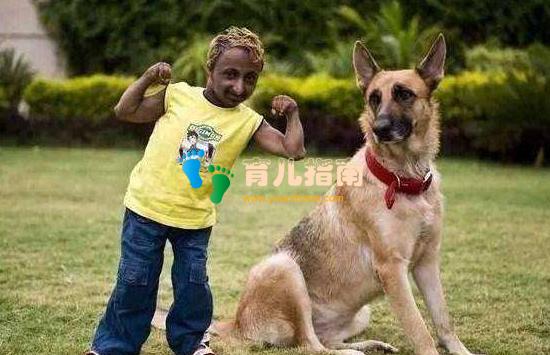 &quot;侏儒夫妻&quot;怀孕执意生孩子，等到分娩看到孩子后，后悔没听医生的