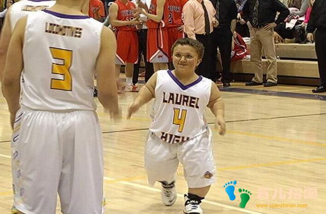 &quot;侏儒夫妻&quot;怀孕执意生孩子，等到分娩看到孩子后，后悔没听医生的