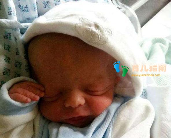 &quot;侏儒夫妻&quot;怀孕执意生孩子，等到分娩看到孩子后，后悔没听医生的