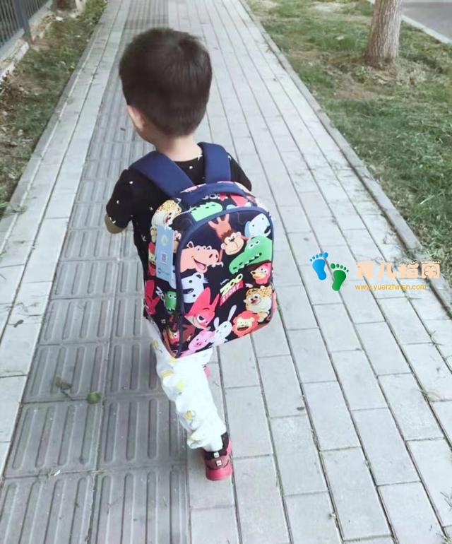 开学第一天!老母亲哭到哽咽,儿子却跟没事儿人一样!