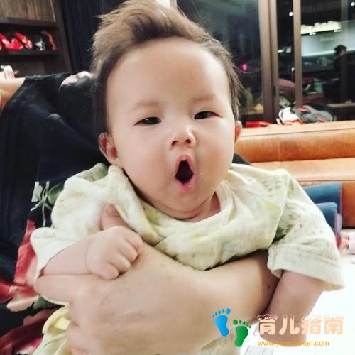 3岁女儿总嘟嘴，妈妈觉得很可爱，可奶奶掰开一看直接把娃送医院