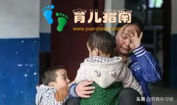 4岁宝宝没了双腿用手走路,手上布满了老茧,坚强的笑容让人心疼