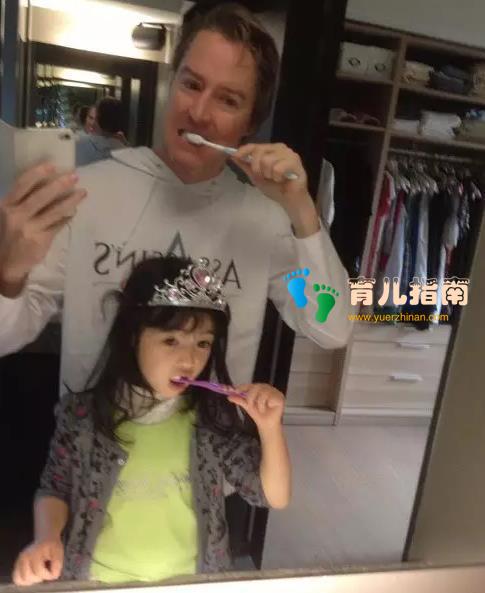 这个止哭”视频真的火了，优秀爸爸原来这样带孩子的