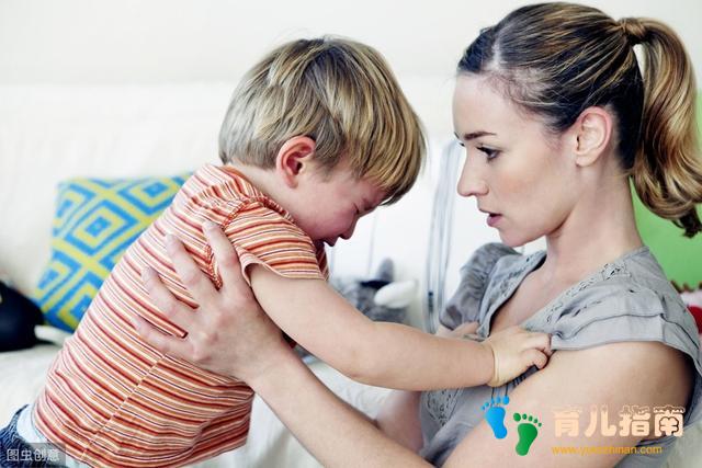 宝宝发脾气哭闹，为何越安慰越失控？研究表明：抱起来安慰惹得祸