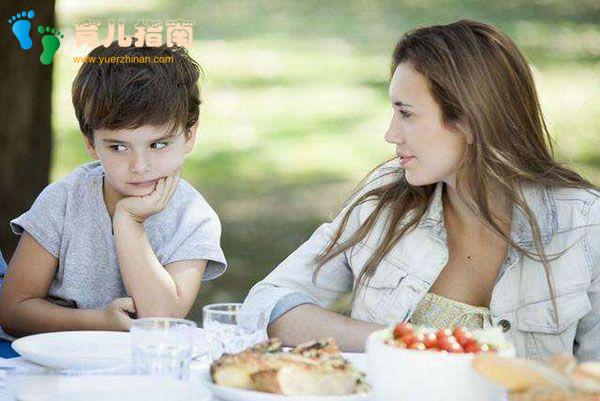 冷暴力和打孩子一样会让孩子受伤,爸妈宝妈们注意了