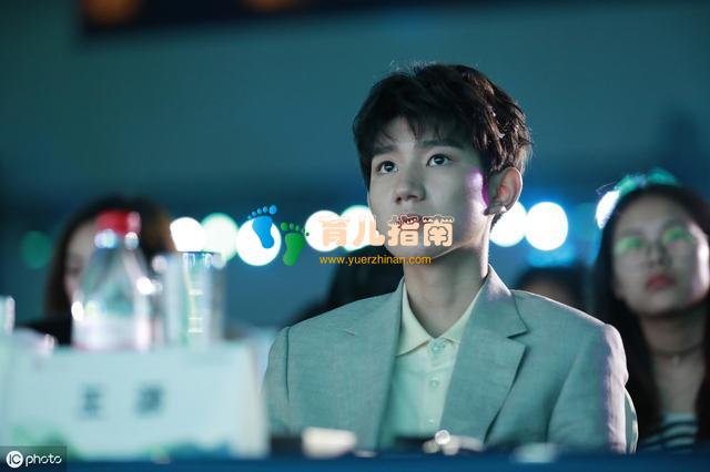 教师节送礼或者不送礼,都是一个问题,风气是少数家长作出来的