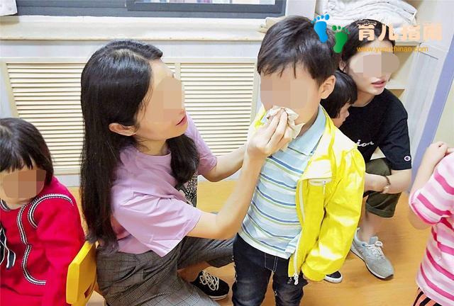 3岁小孩不午休，老师叫家长后想出一“妙招”，孩子乖乖入睡