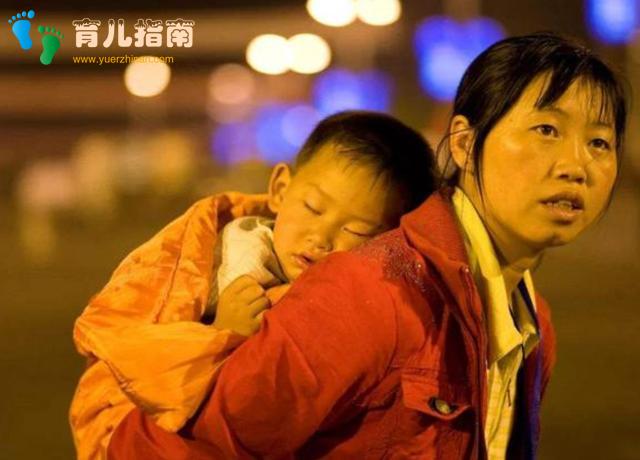 孩子总捡亲戚小孩的旧衣服穿，长大后变啥样了？爸妈要重视起来