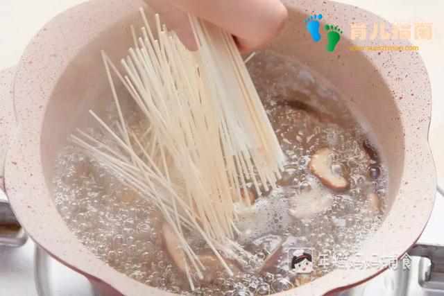 芹菜香菇猪肝细面