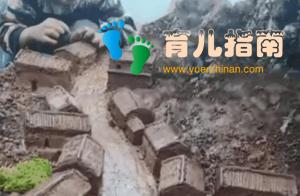 男童用泥土盖出众多庭院，惟妙惟肖，网友：太有建筑设计天赋