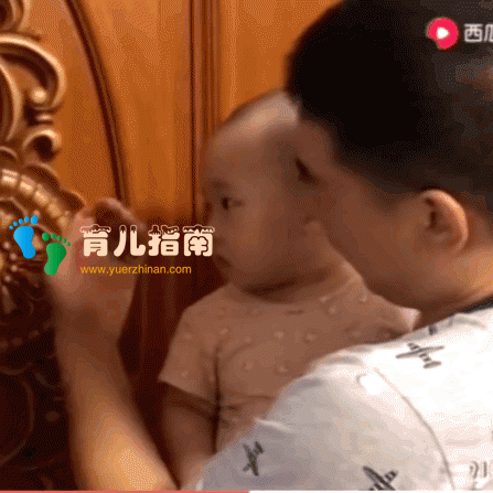 爷爷敲门骗宝宝撞到头，宝宝痛哭，网友：奥斯卡欠宝宝个小金人