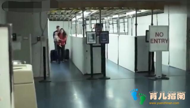 美国兄妹去接刚收养的中国弟弟,见面第一眼,俩人的反应暖爆了 美国兄妹去接刚收养的中国弟弟,见面第一眼,俩人的反应暖爆了