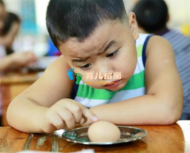 “妈妈，幼儿园的饭真好吃！”看完老师发的午餐照，妈妈备受打击