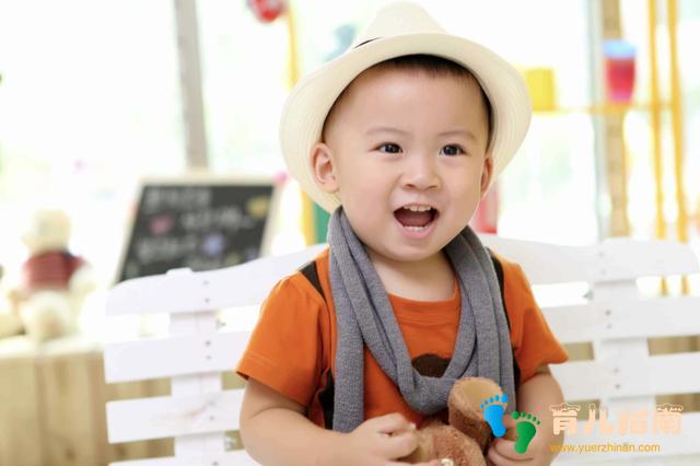 爸爸姓&quot;老&quot;，给孩子取了个名字，上课老师都不敢向他提问