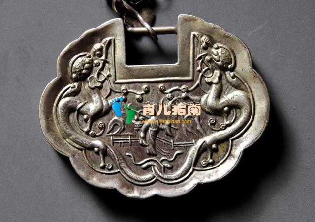 孩子“弄丢”长命锁，奶奶怒找幼儿园要求赔偿，结果孙子挨顿胖揍