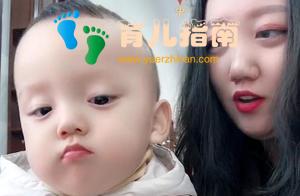 萌娃配合宝妈“被迫营业”火了，一脸生无可恋：我不认识这个麻麻