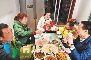 &quot;妈妈，我碗里有头发&quot;，2位妈妈的不同反应，影响孩子一生
